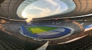 ISTAF Berlin 2020 im Olympiastadion Berlin bei Sonnenuntergang, vor 3.500 Zuschauern