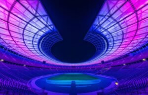 pink-weißes LED-Licht im Olympiastadion Berlin