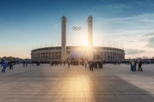 Olympiastadion vom Osttor mit Hertha Fan